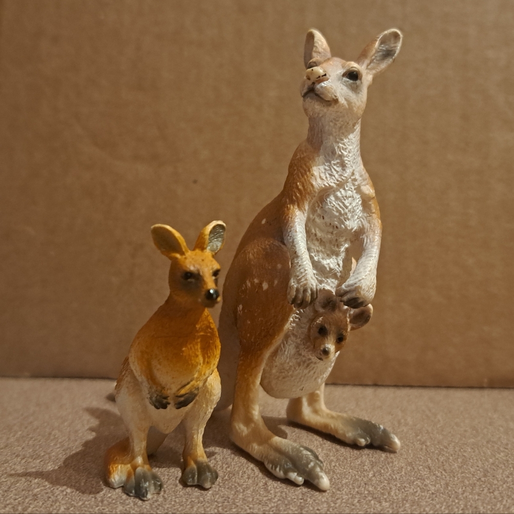 Kangaroo Figures
